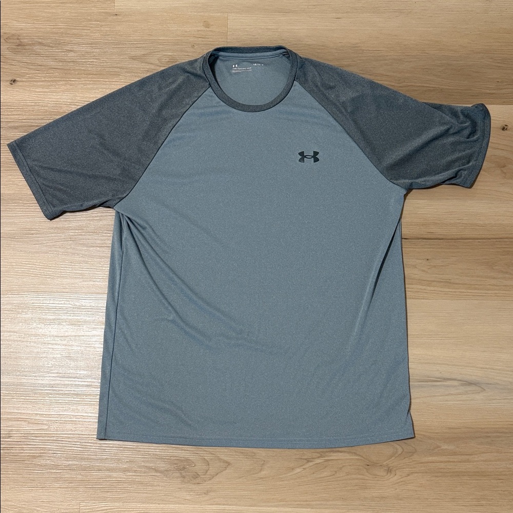 Under Armour Men's Athletic Two-Tone Gray Tee Large loose fit